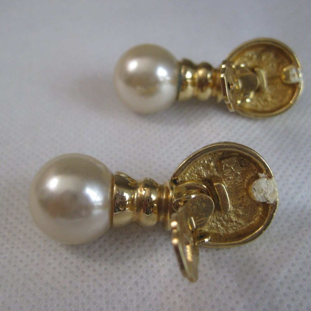 Vintage Joan Rivers Collection Gold Tone Faux Pearl Clip on Earrings - Picture 5 of 9